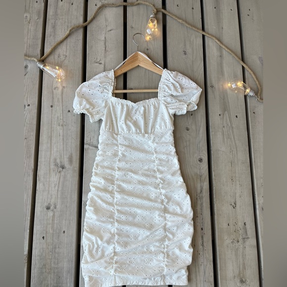 Body fit Off the shoulder Dress 🤍 - Picture 6 of 7